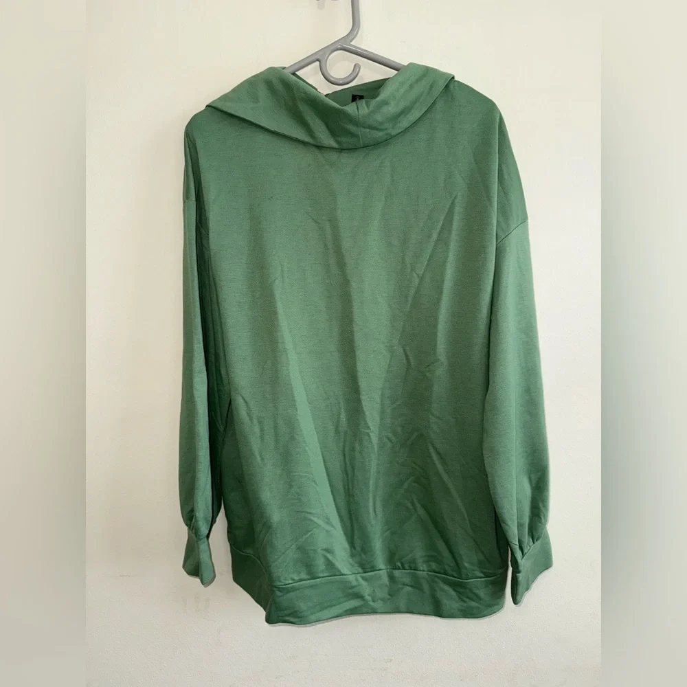 Just fashionable Green Sweater Size XL NWOT